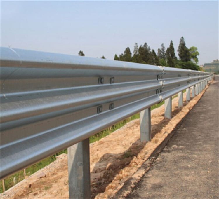 波形護(hù)欄板都有什么種類(lèi)？
                  