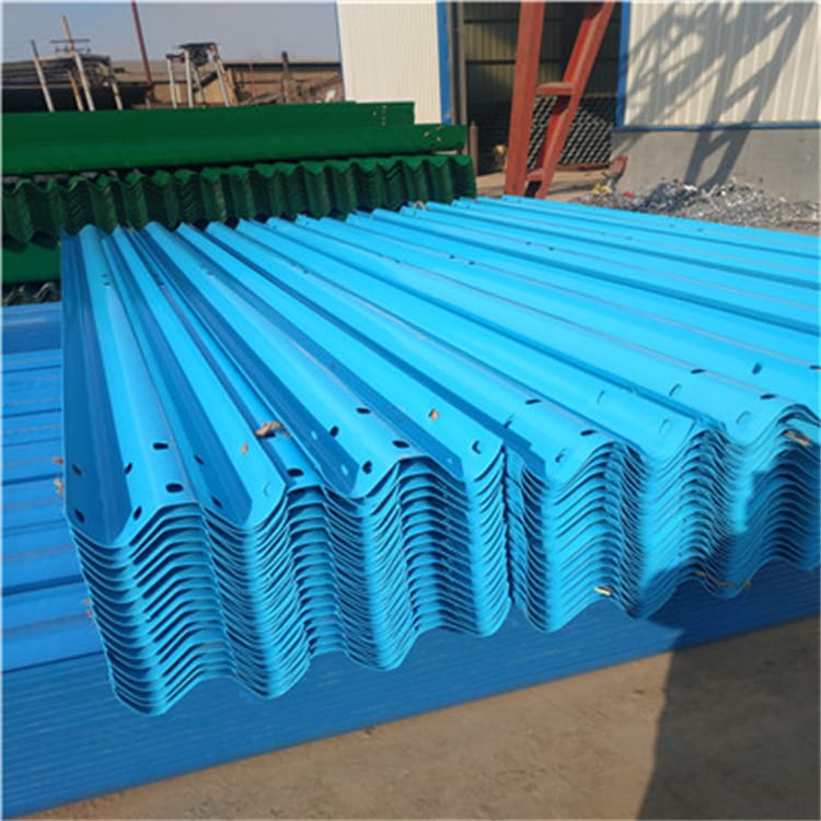 高速波形護(hù)欄板的主要作用就是可以強(qiáng)力阻止事故嚴(yán)重
                  