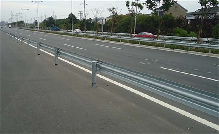 山東冠縣高速連接線護欄