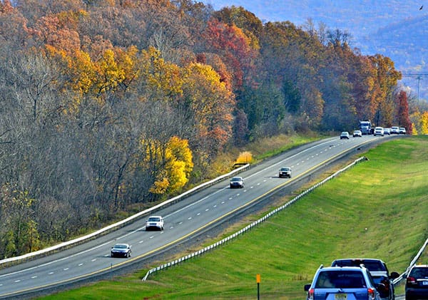 波形護欄板安裝情況之與外國相比較有哪些區(qū)別