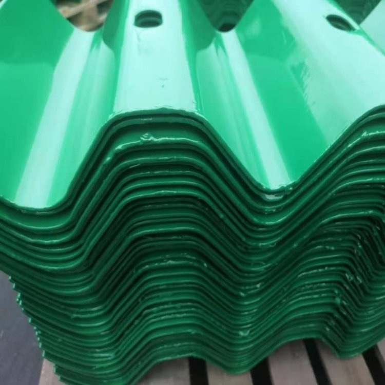 三波波形護欄板