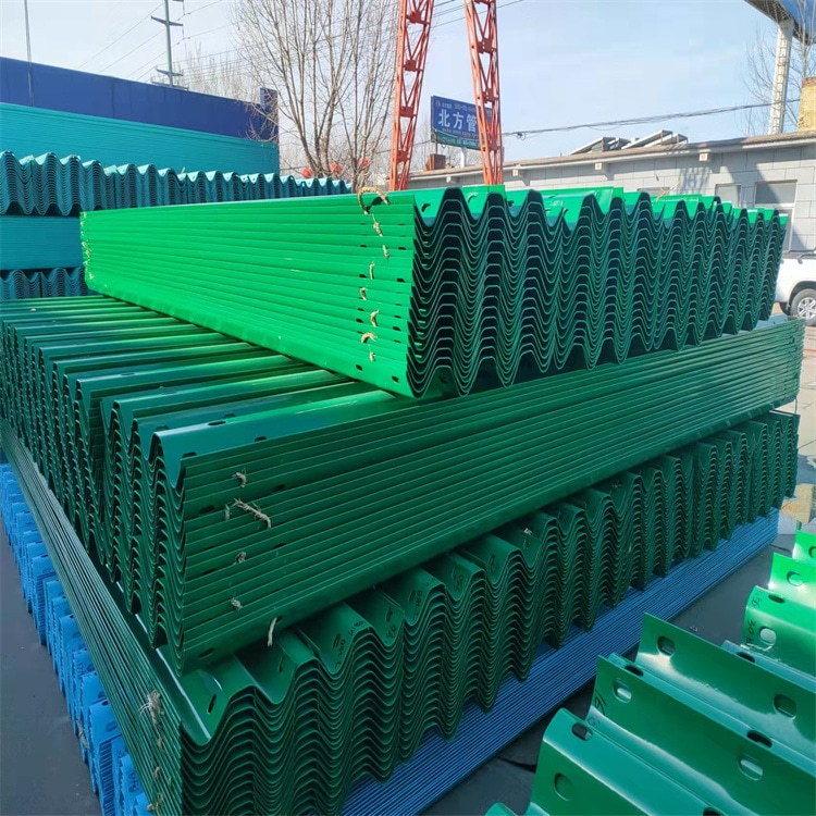 三波波形護欄板