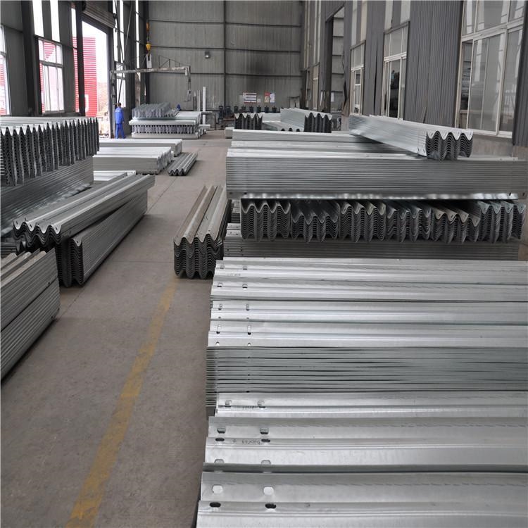 鍍鋅護(hù)欄板