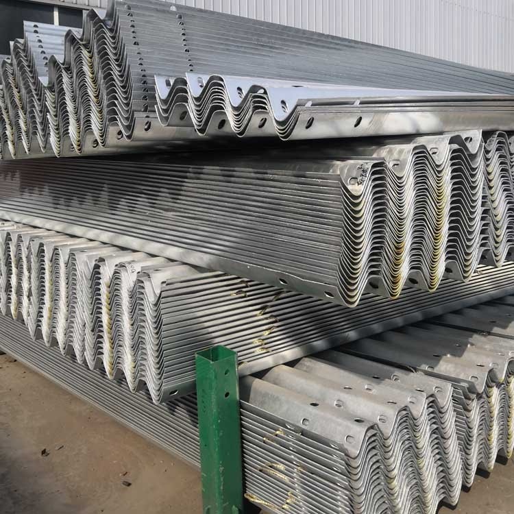 鍍鋅護(hù)欄板